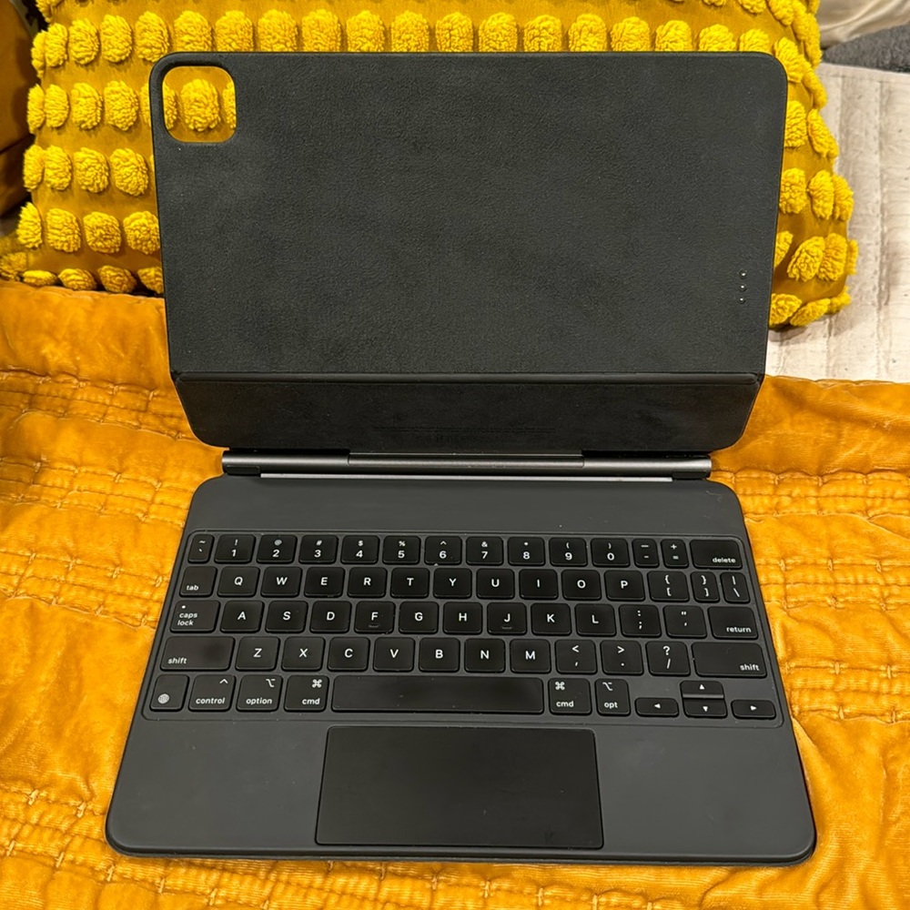 Apple iPad Magic Keyboard (A2261)